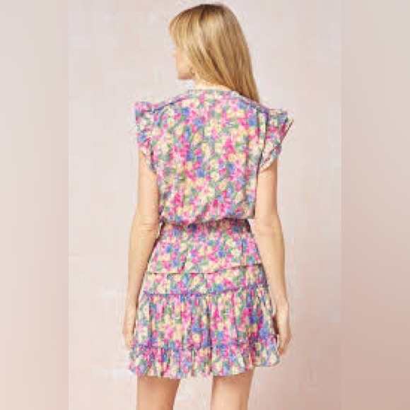 entro Dresses & Skirts - Entro large smocked floral dress